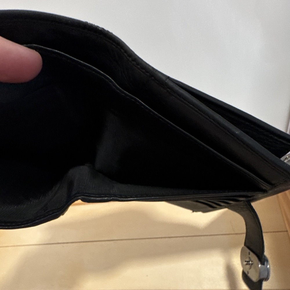 Gucci Black Snap Wallet w/ Logo Hardware, Coin Pocket & Credit Card Slots - Picture 15 of 16